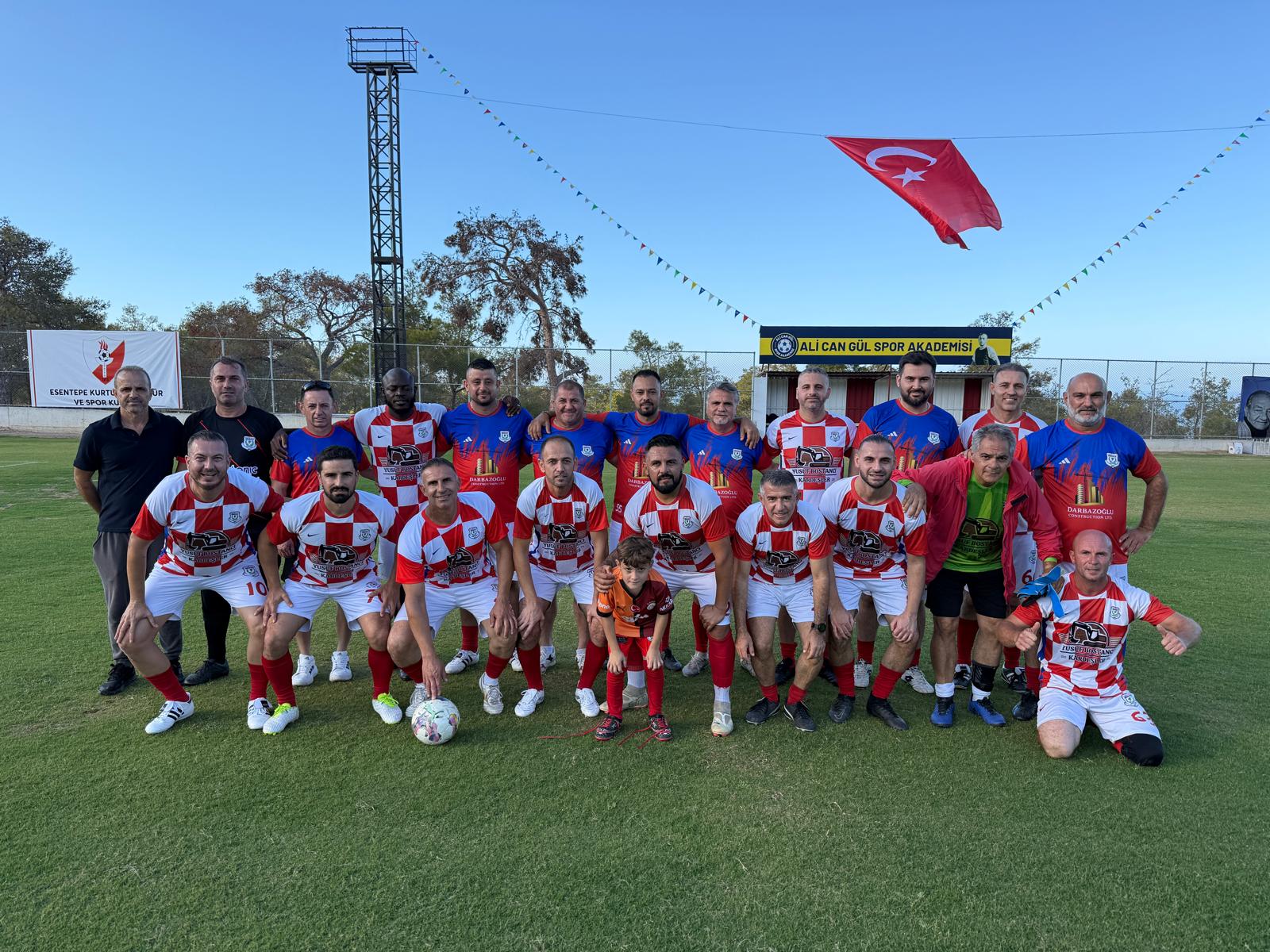 Esentepe’de yeni futbol sahası hizmete girdi