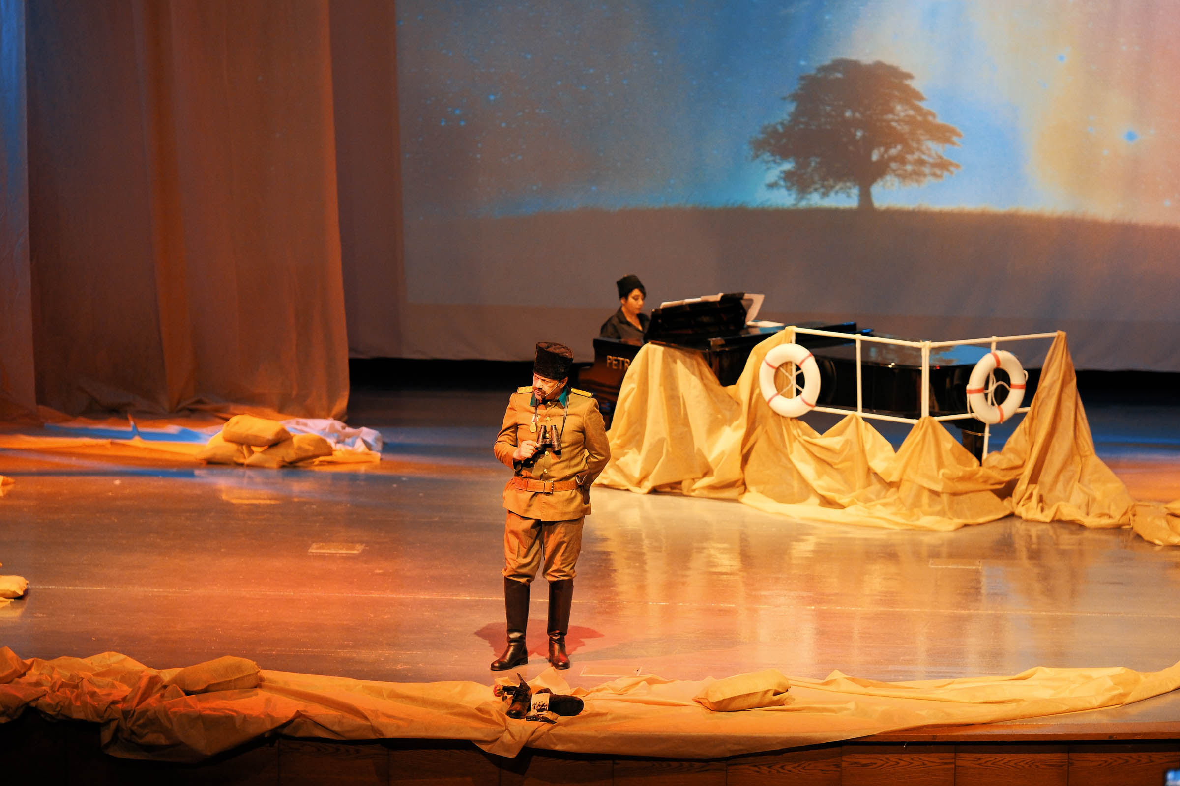 “Geldikleri Gibi Giderler” adlı tiyatro oyunu Gazimağusa’da gösterildi